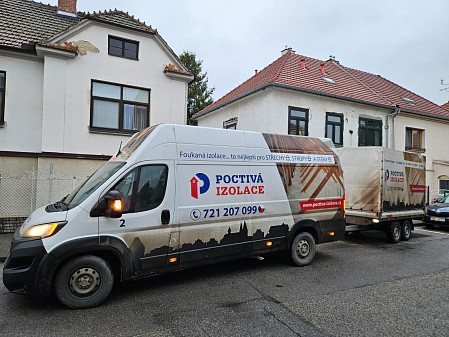 Sanace krovu, izolace stropu a vystavění pochozí plochy nad izolací v rodinném domě v Břeclavi