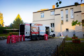 Jak&eacute; faktory ovlivňuj&iacute; cenu foukan&eacute; izolace